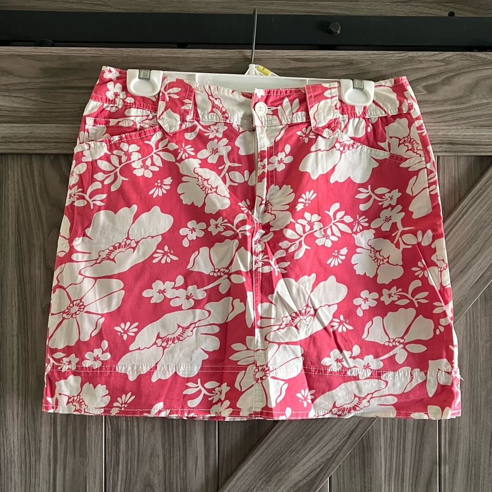 St. John's Bay Coral and White Floral Skort